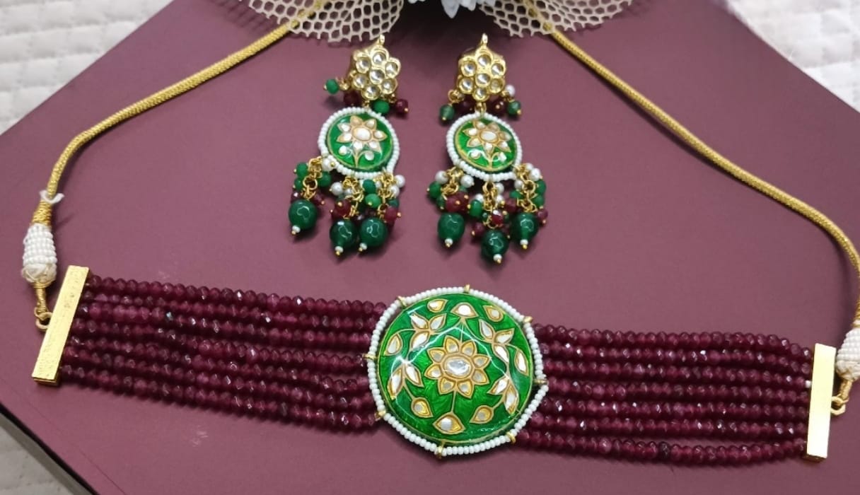 Meenkari Kundan Chkoker With Side Beading in Maroon For Women