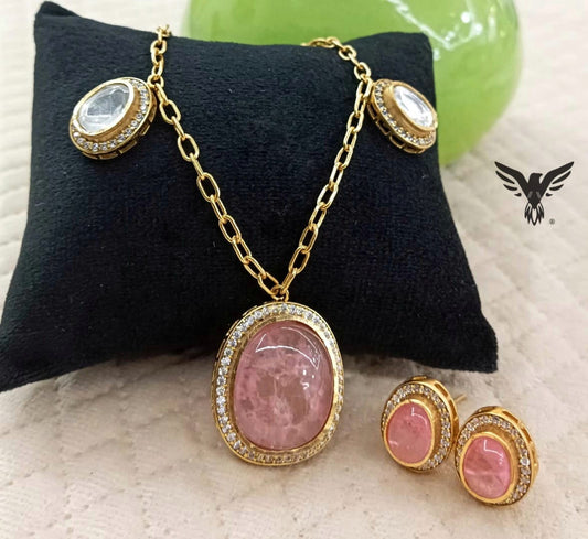 Zarina kundan pendent with chain in Pink oynex stone.