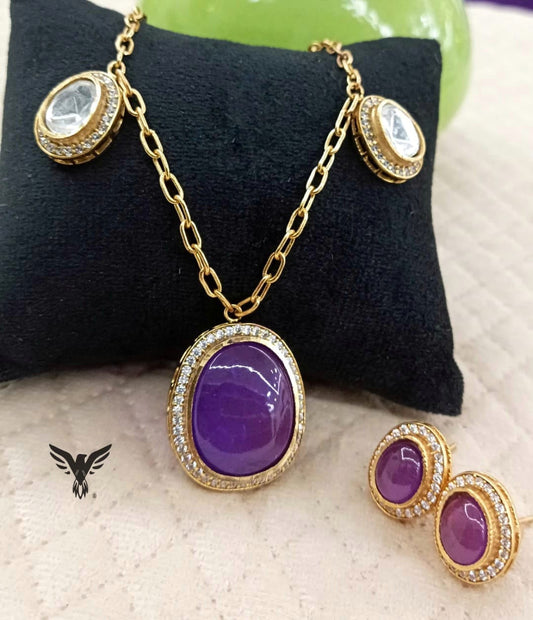 Zarina kundan pendent with chain in Purple oynex stone.