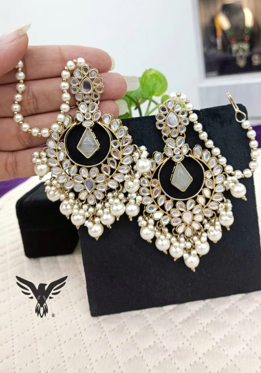 Priyaasi Chandbalis With Kaanchain Kundan Earring in White Beads