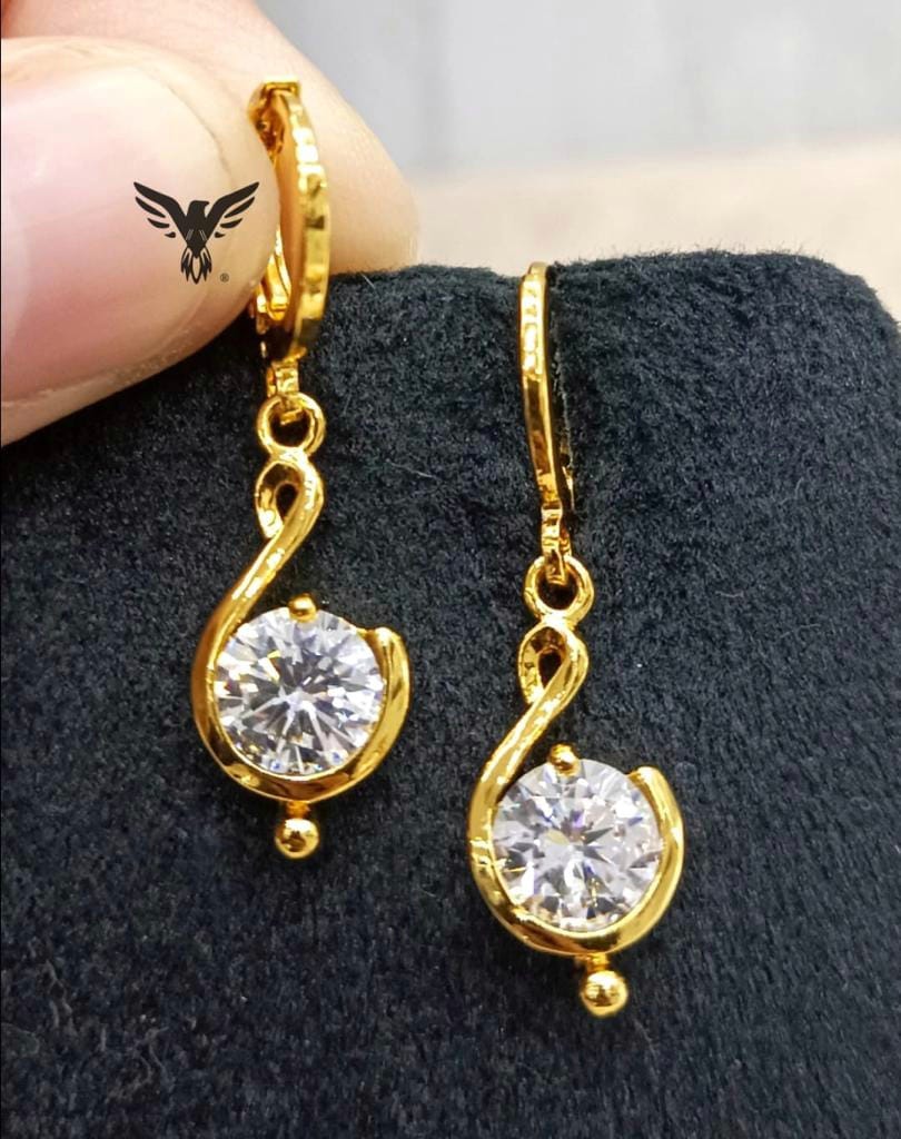 ONE SOLITAIRE HANGING EARRING