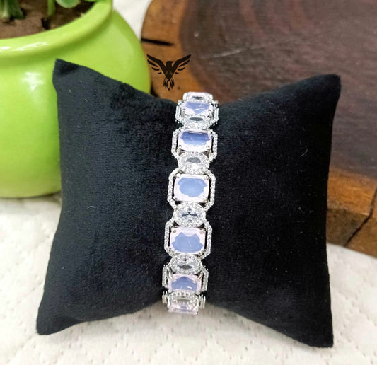 Kanak Beautiful  Diamond Bracelet For Women