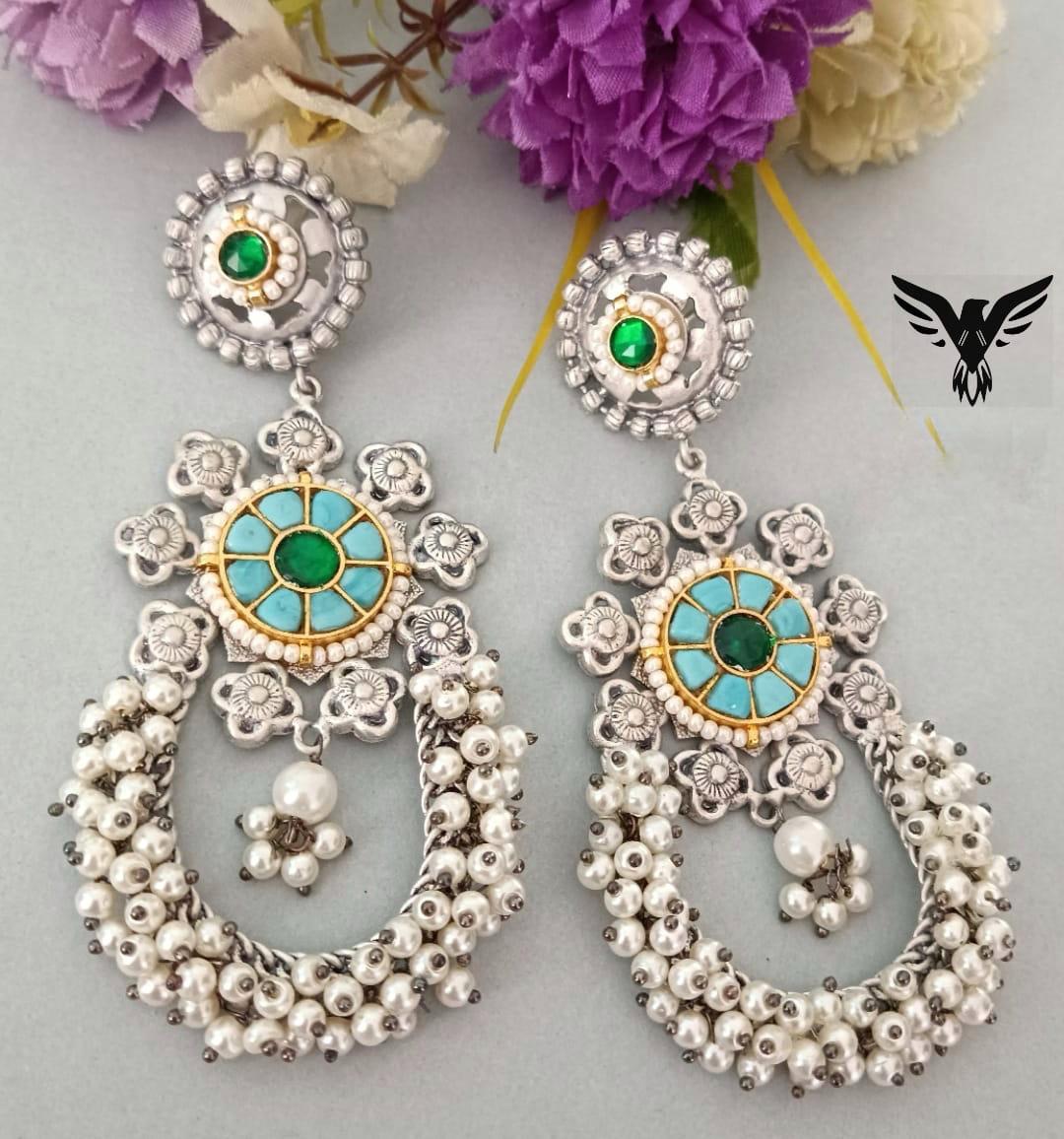 Savi Silver Look Alike Beaded Kundan Earings In Turquoise For Women