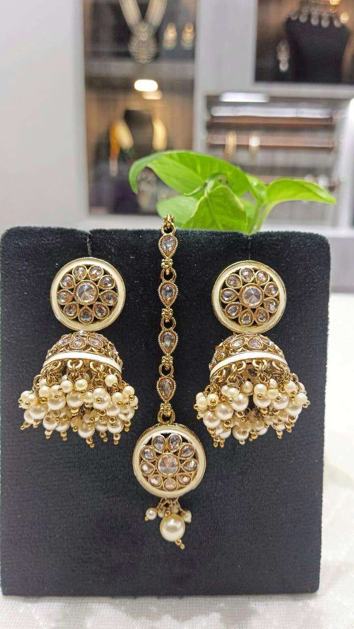 Sia Kundan Pearl Drop Earings In Golden With Mang Tika For Women