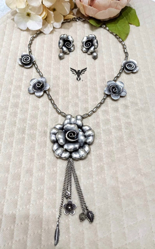 Rose silver look alike broad necklace for women