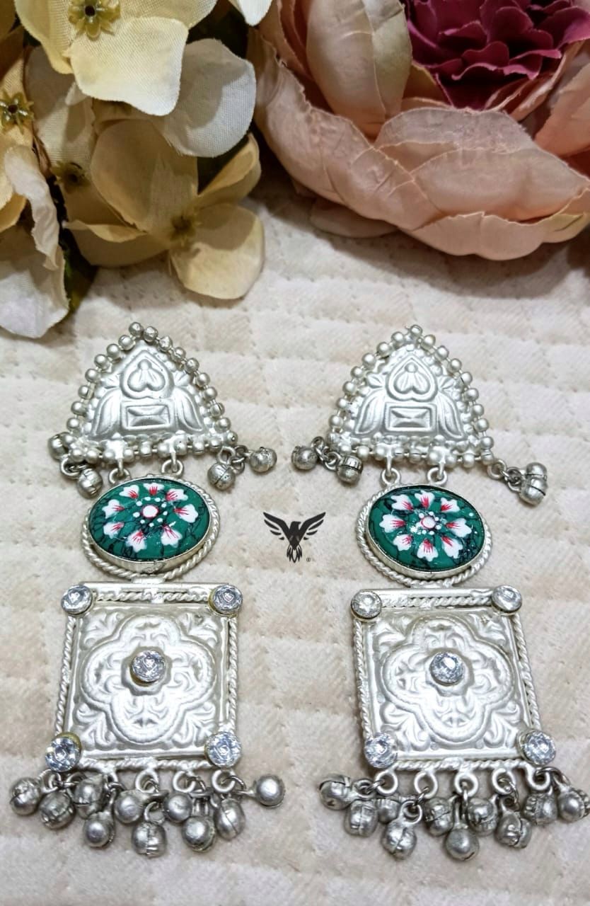 Avneet Silver Look Alike Earings In Green Handprint Stone For Women