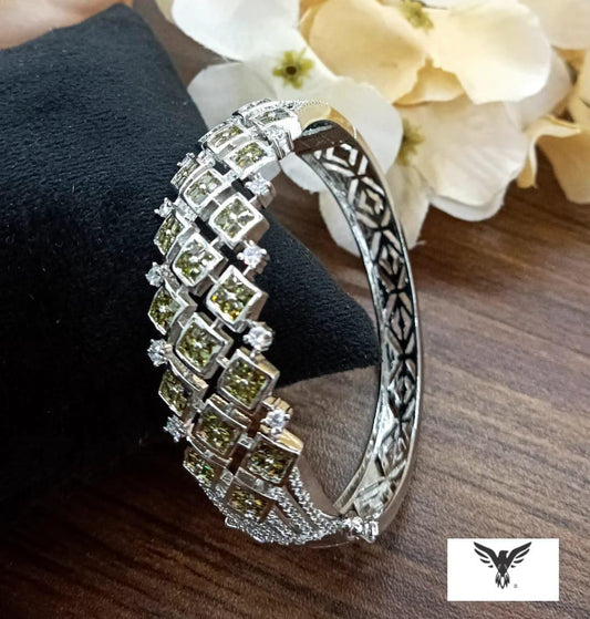 Zig Zag Beautiful  Diamond Bracelet  in green For Women