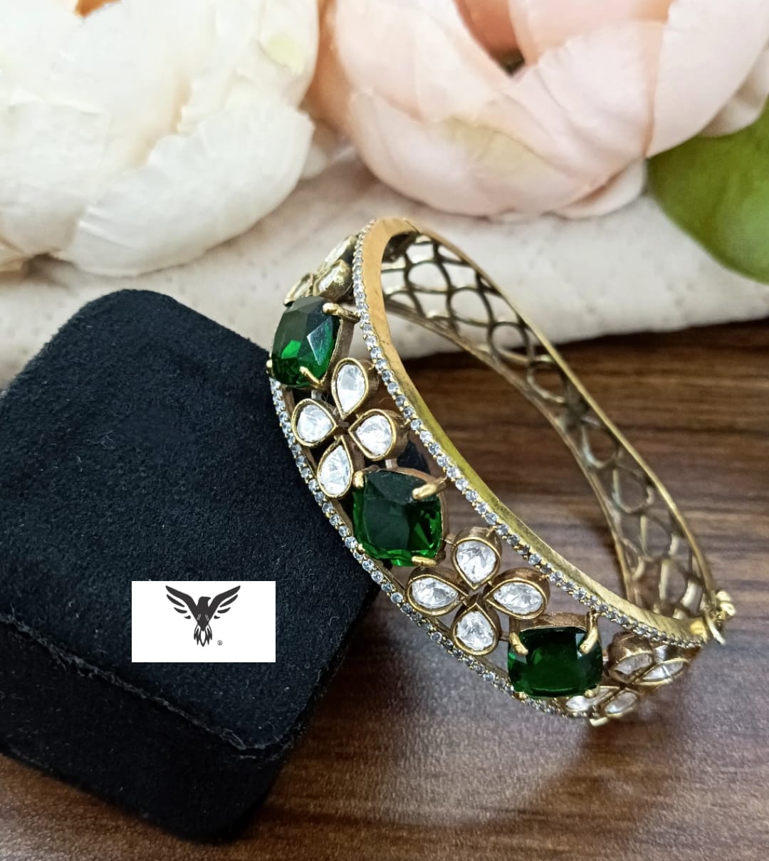 Ditya Mosanite Kundan Bracelet In Emerlad Green For Women