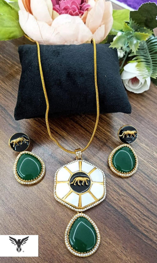 Sameera sabya mosanite kundan pendent with chain in Emerald Green for women