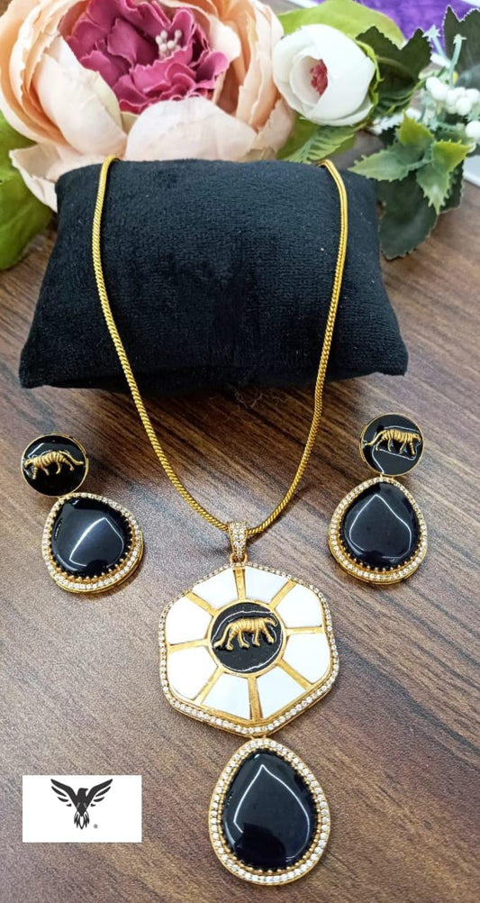 Sameera sabya mosanite kundan pendent with chain in Black for women