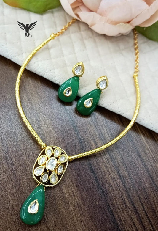 Kiara Oval kundan hasli in Emerald Green for woman