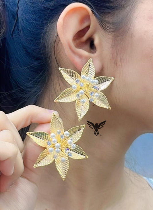 SOHI WOMEN FLORA STUD EARRINGS