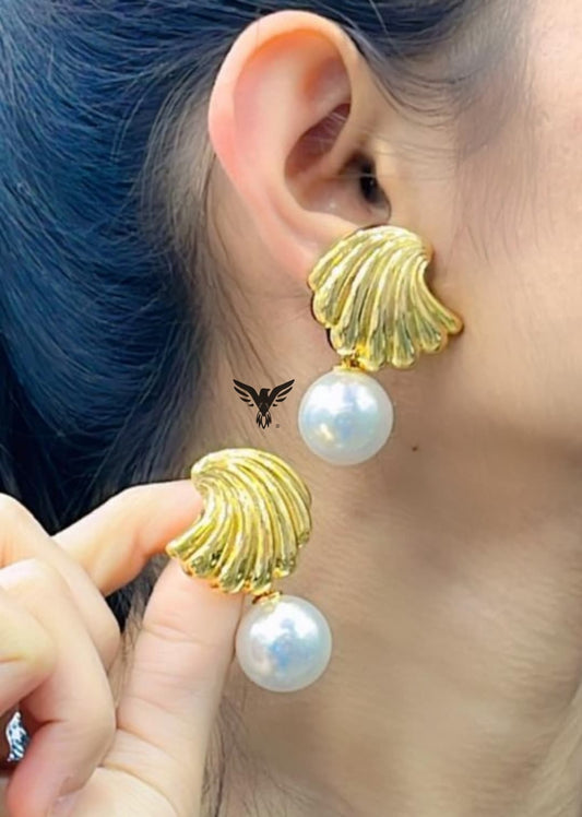 PEARL SEASHELL EARRINGS FOR GIRLS IN GOLDEN POLISH