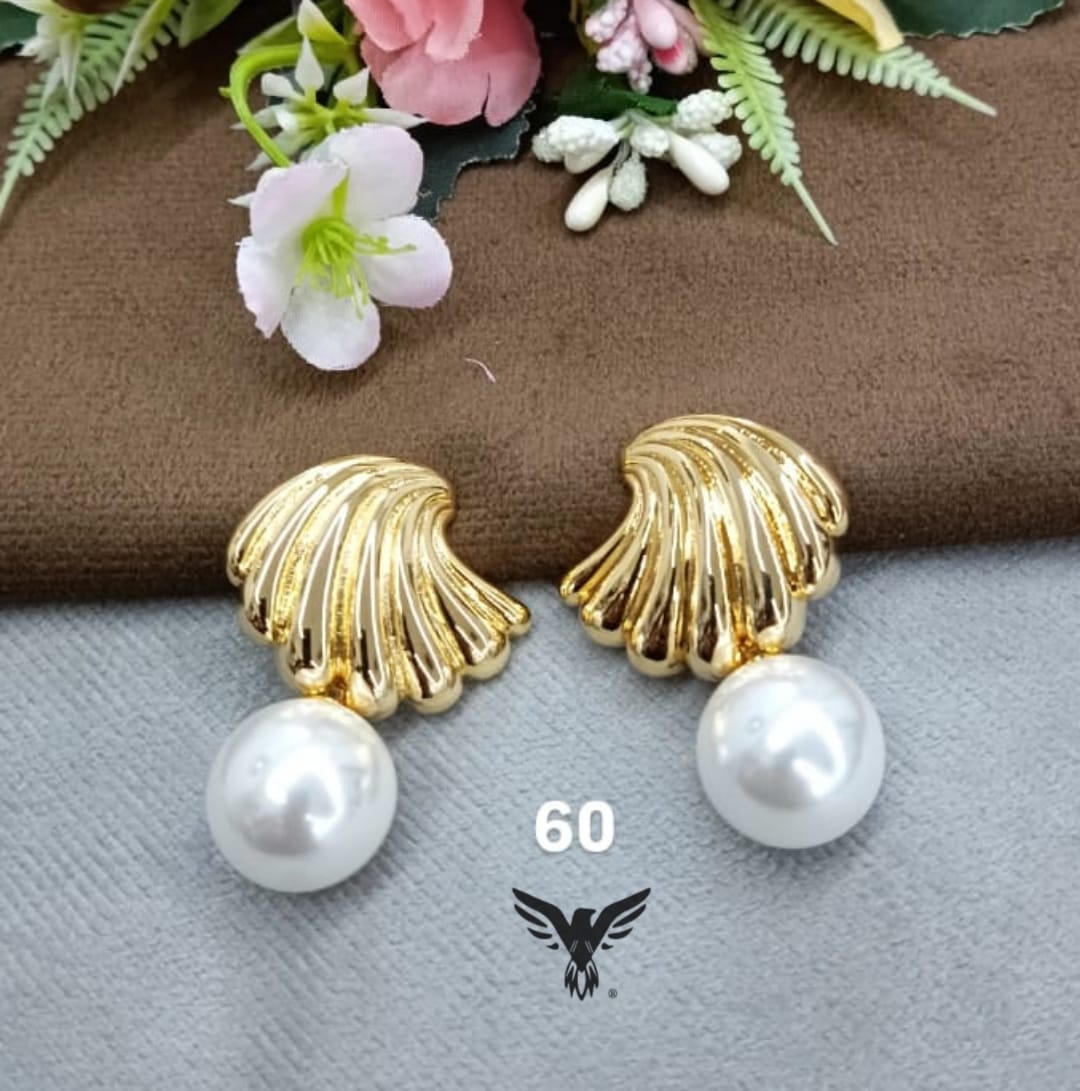 PEARL SEASHELL EARRINGS FOR GIRLS IN GOLDEN POLISH