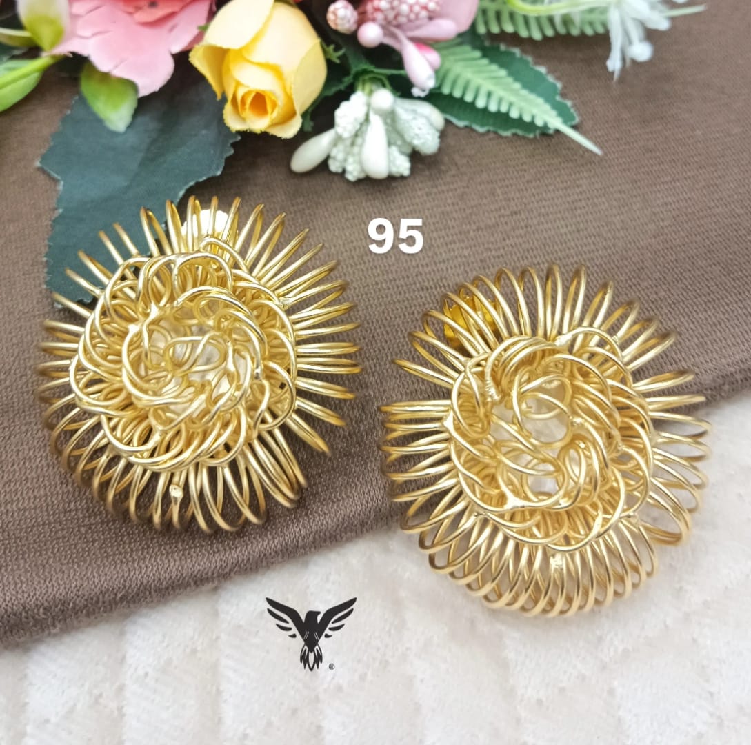 VINTAGE GOLDEN TONE EARRING  FOR GIRLS