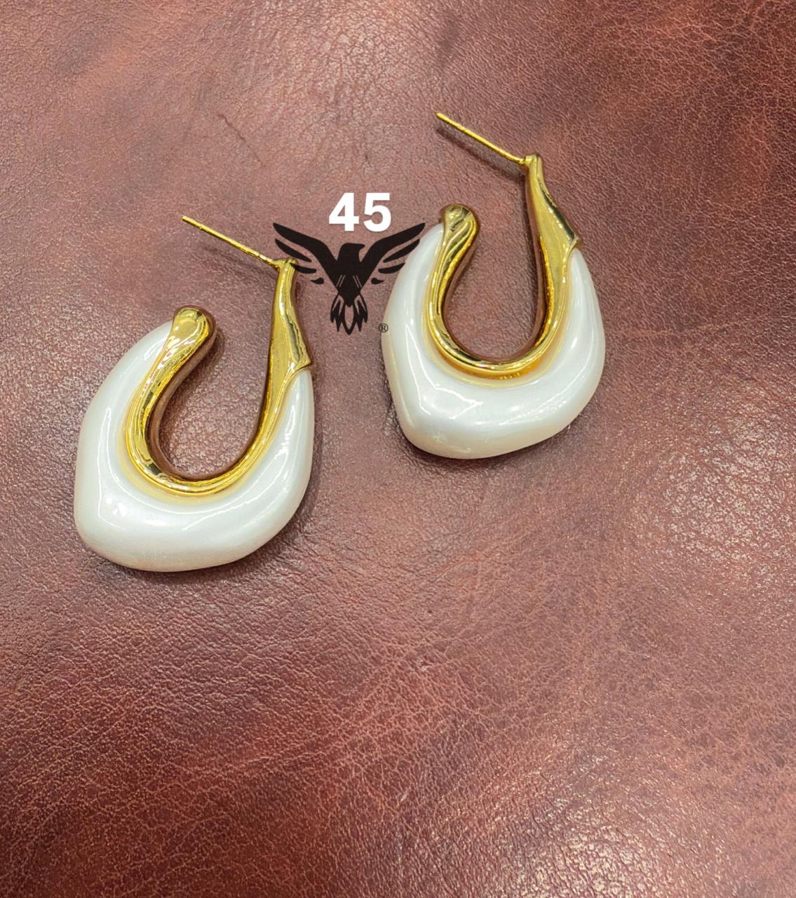 ELEVATED EVERDAY WITH THE PERFECT HOOPS FOR WOMEN