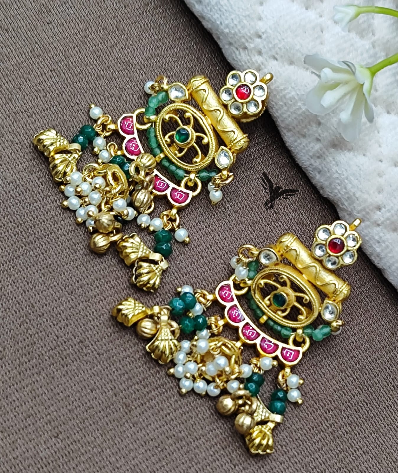 Golden tone paachi kundan necklace in multi  for women