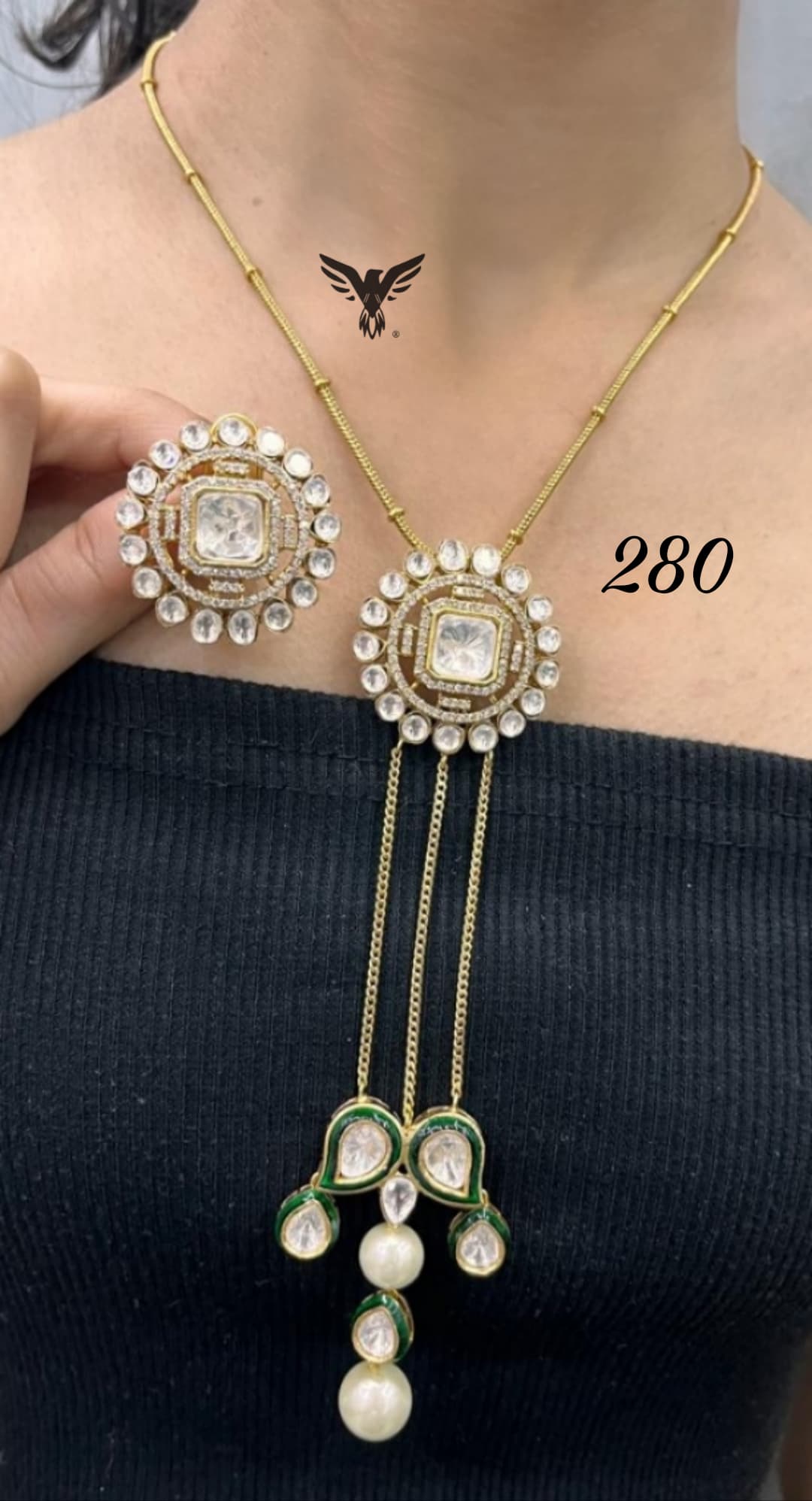 LONG CHAIN PENDENT SET WITH STRINGS AND MOTIVE FOR WOMEN