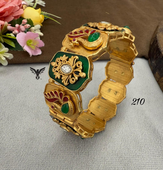 Carved beautiful bracelet for women with carved stone in amarpali in golden polish for women