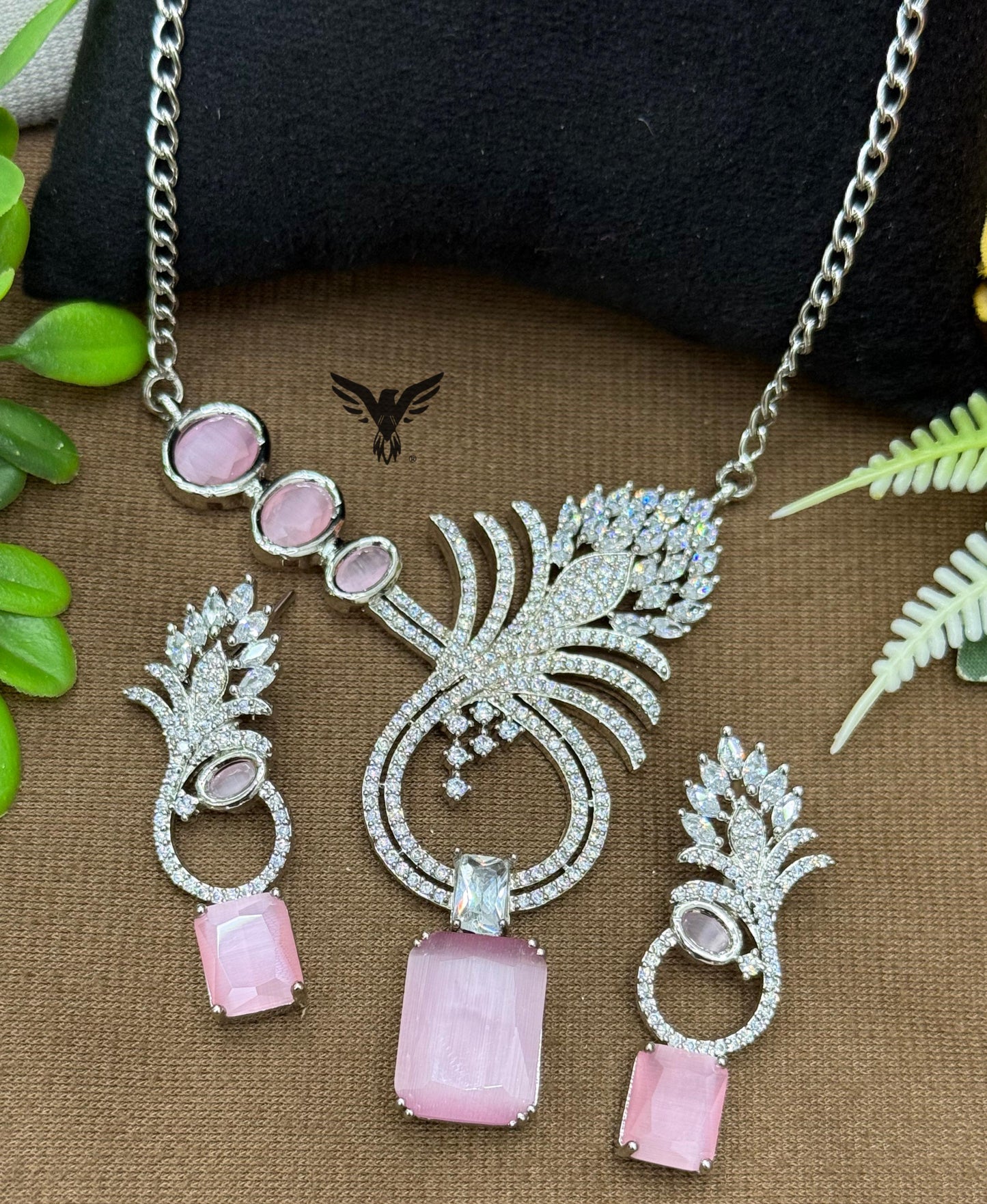 Suhani Beautiful Pendent Set In Pink For Women