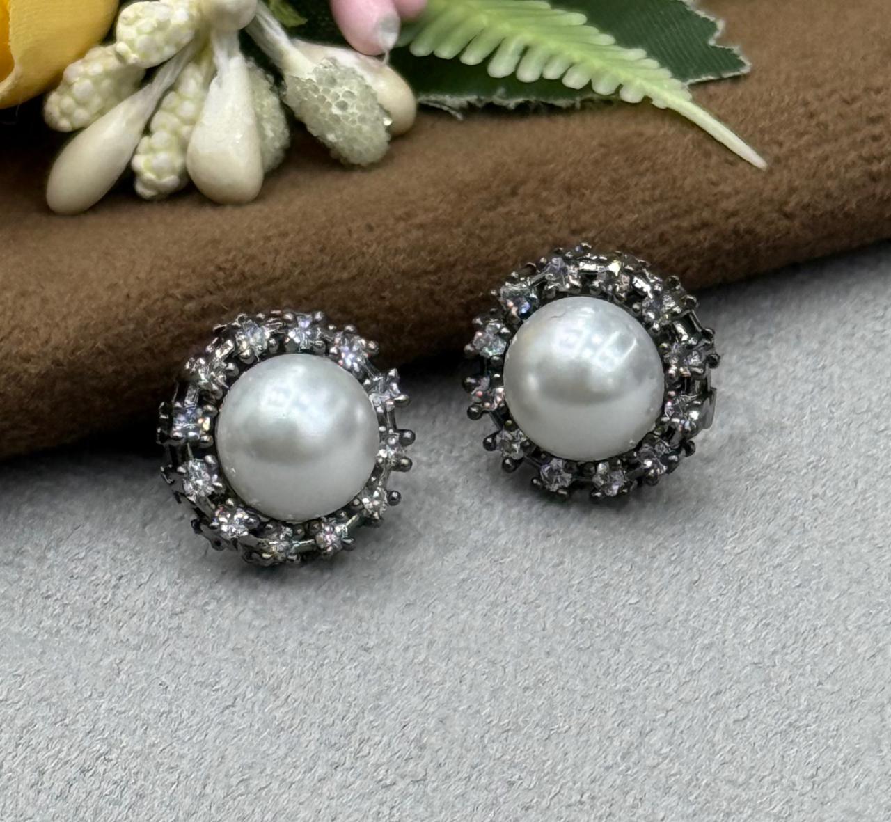 CLASSIC WHITE STONE AD EARRING