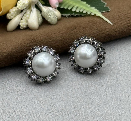 CLASSIC WHITE STONE AD EARRING
