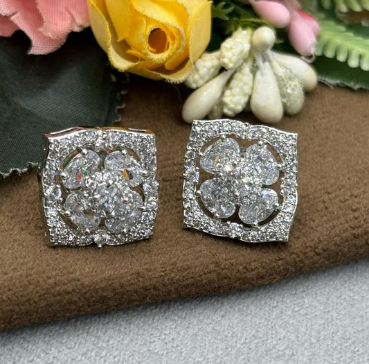 SILVER SQUARE AD STONE EARRING