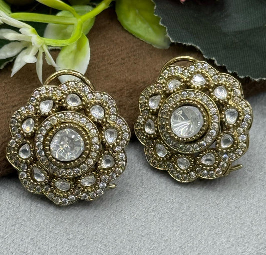 ELEGANT FLOWER SHAPE GOLDEN POLISH EARRING