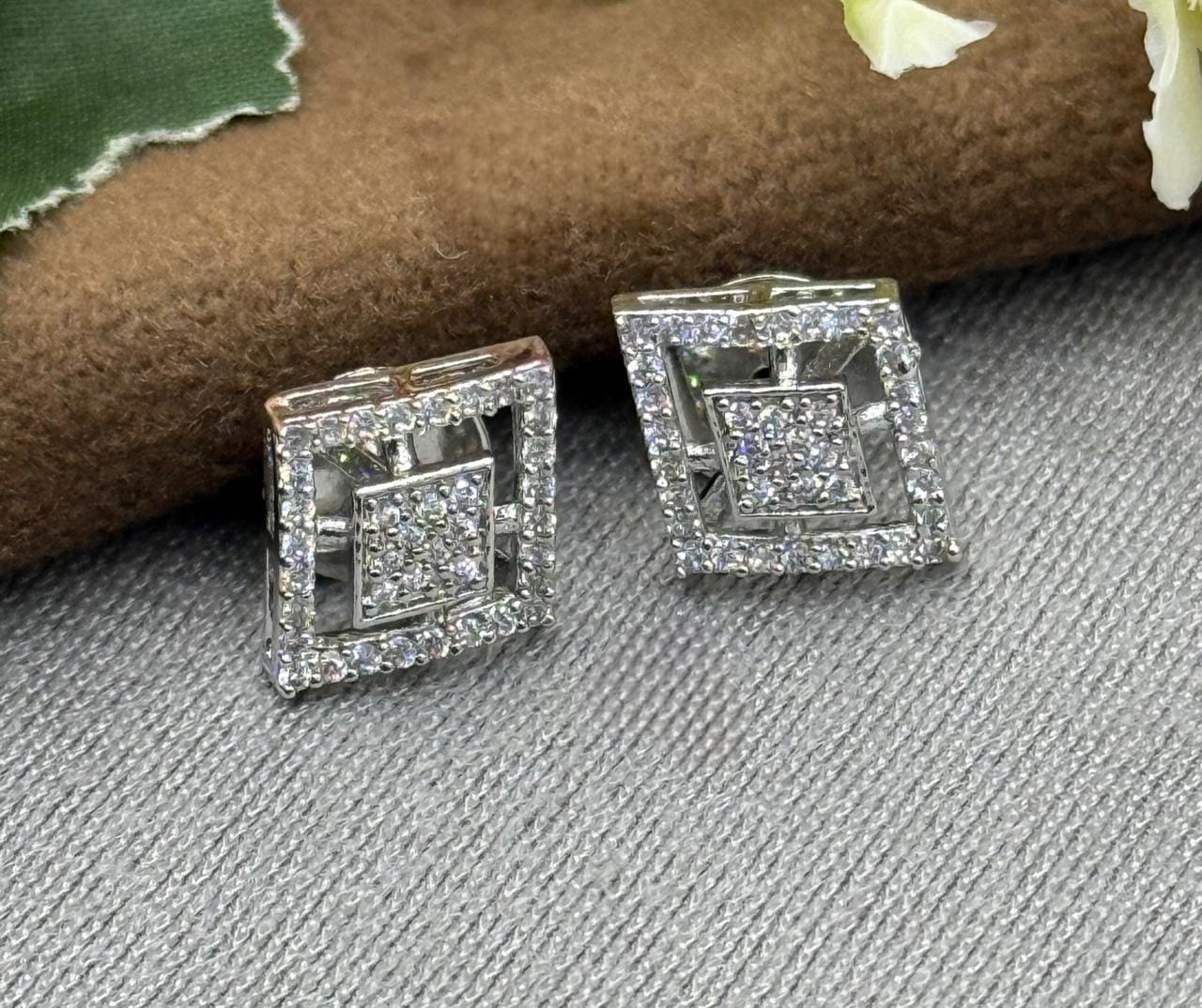 SILVER POLISH CLASSIC AD STONE STUDS