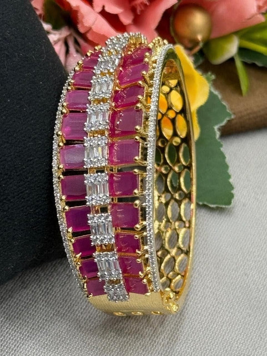 CLASSIC RED PETAL WITH GOLDEN POLISH BRACELET
