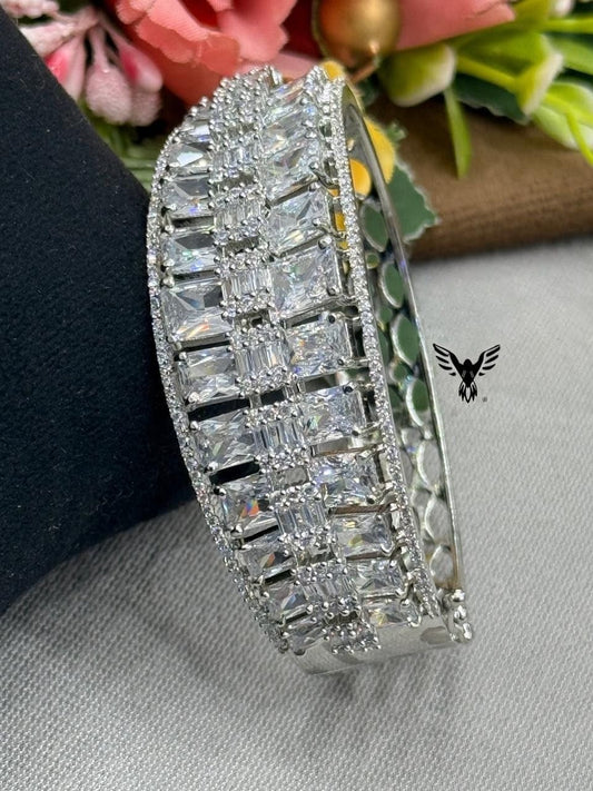 CLASSIC AND BEAUTIFUL BRACELET WITH SILVER POLISH AND CZ STONE