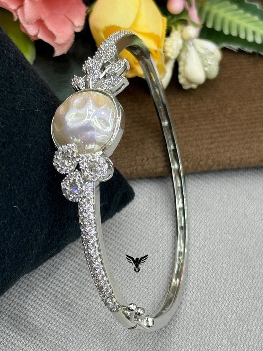 ENTIC WHITE STONE WITH SILVER POLISH CZ STONE BRACELET FOR WOMEN
