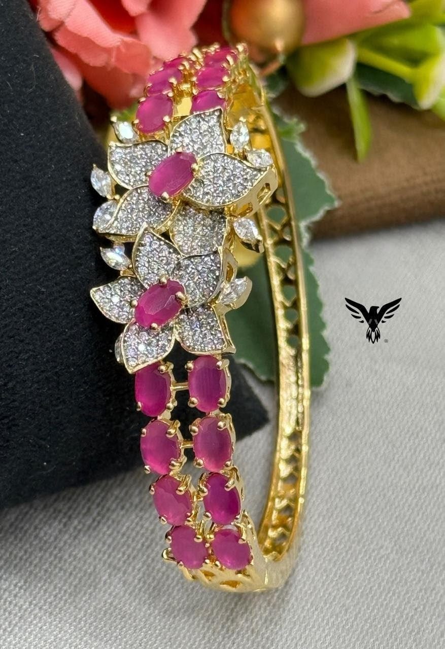 CLASSIC GOLDEN POLISH HOT PINK BRACELET FOR WOMEN
