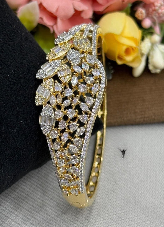 LEAFY GOLDEN POLISH WITH WHITE CZ STONE