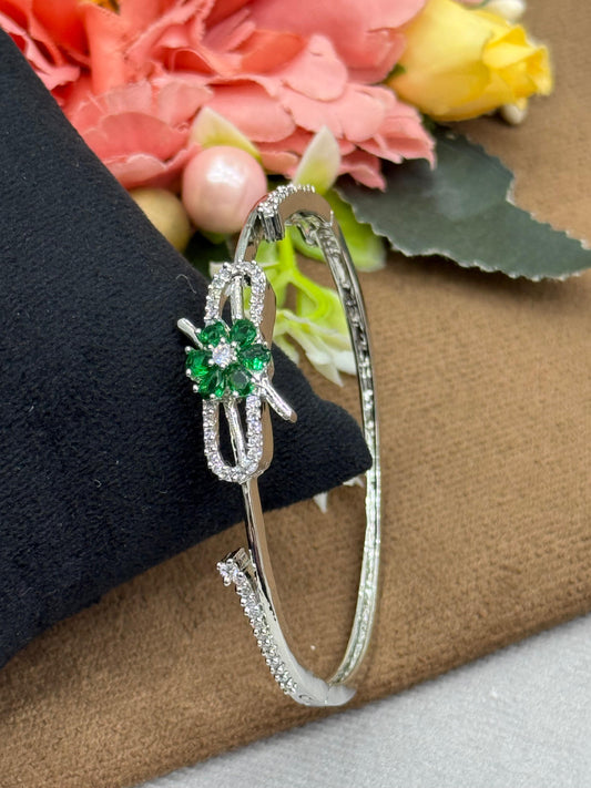 GREEN FLOWER WITH SILVER POLISH BRACELET