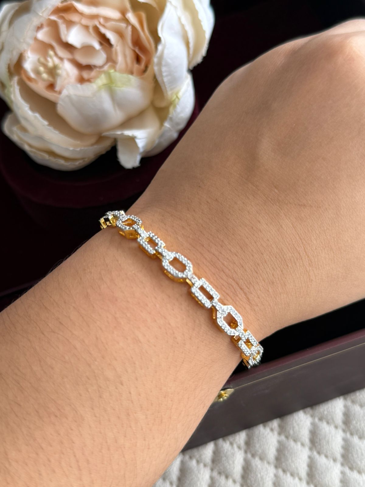 GOLD PLATED CHAIN SHAPE BRACELET