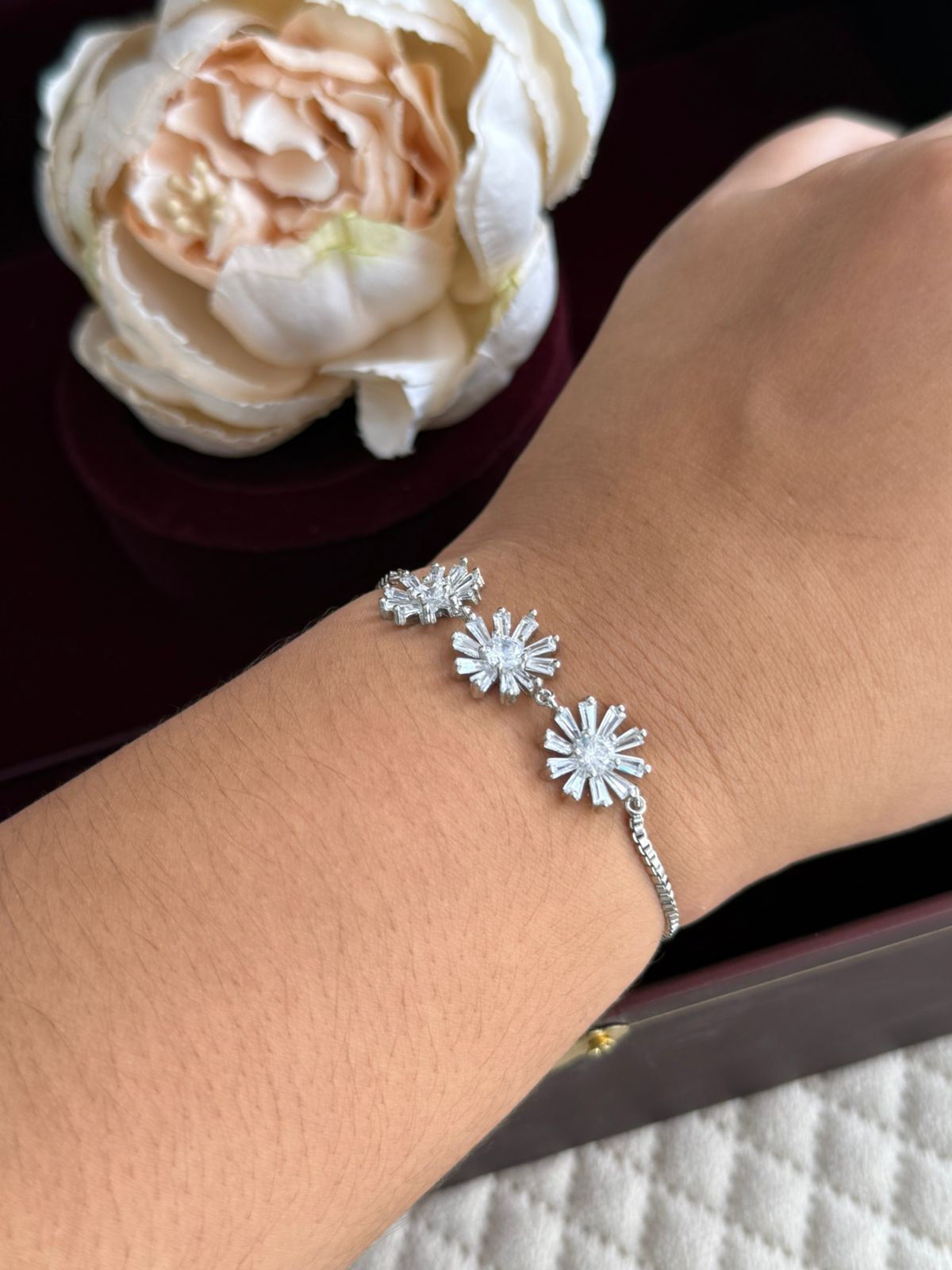 CLASSIC FLOWER SHAPE CZ STONE BRACELET FOR WOMEN
