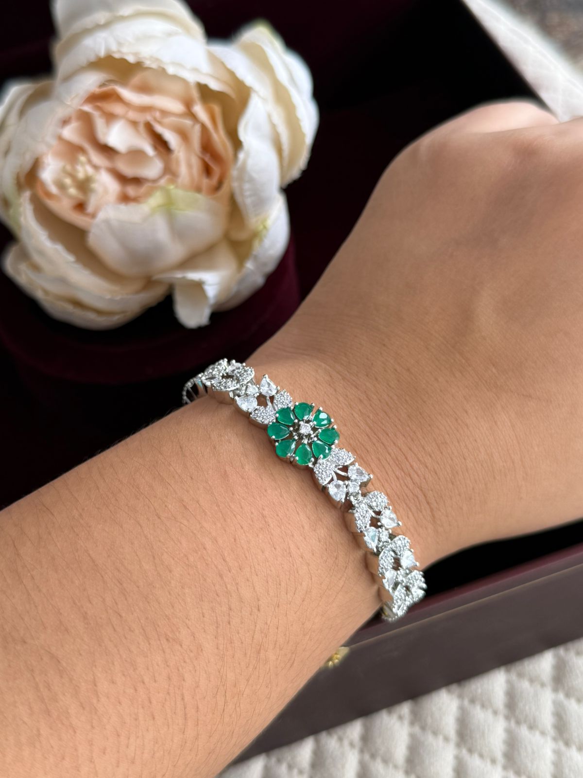 GREEN FLOWER SHAPE WITH SILVER POLISH BRACELET FOR WOMEN
