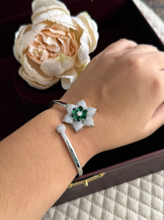 ADJUSTABLE SILVER POLISH WITH GREEN CZ STONE