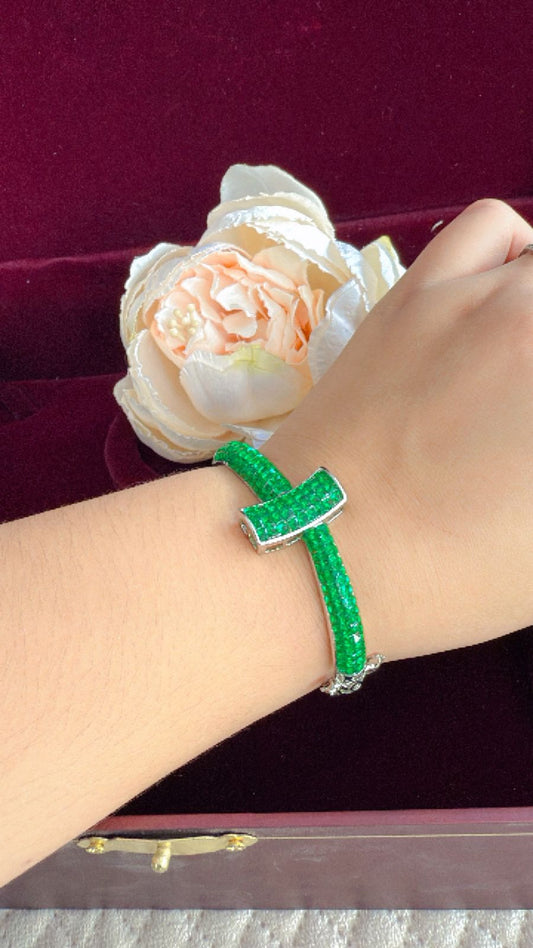 GREEN COLOUR INVISIBLE SETTING BRACELET FOR WOMEN