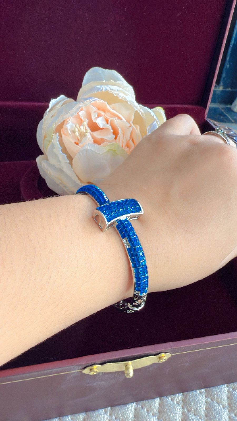 BLUE COLOUR INVISIBLE SETTING BRACELET FOR WOMEN