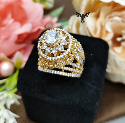 ELEGANT GOLD POLISH WITH WHITE CZ DIAMOND FOR WOMAN