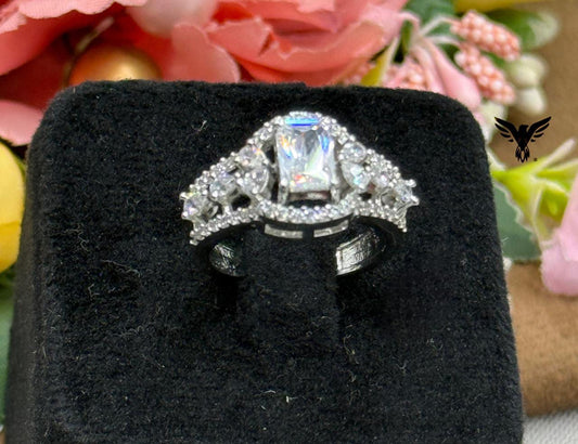 WHITE CZ STONE DIAMOND RING FOR WOMAN