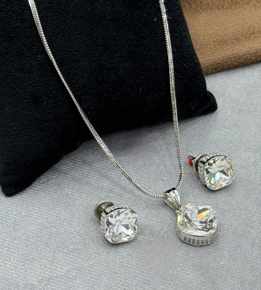 ELITE UNIQUE SILVER POLISH PENDANT SET FOR WOMEN