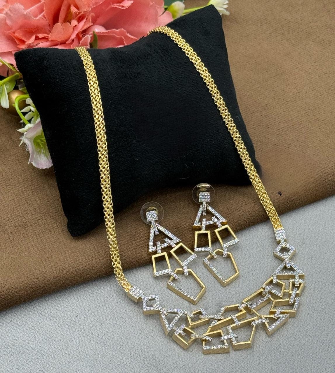 TIMISHA ZIRCONIA PENDANT SET FOR WOMEN