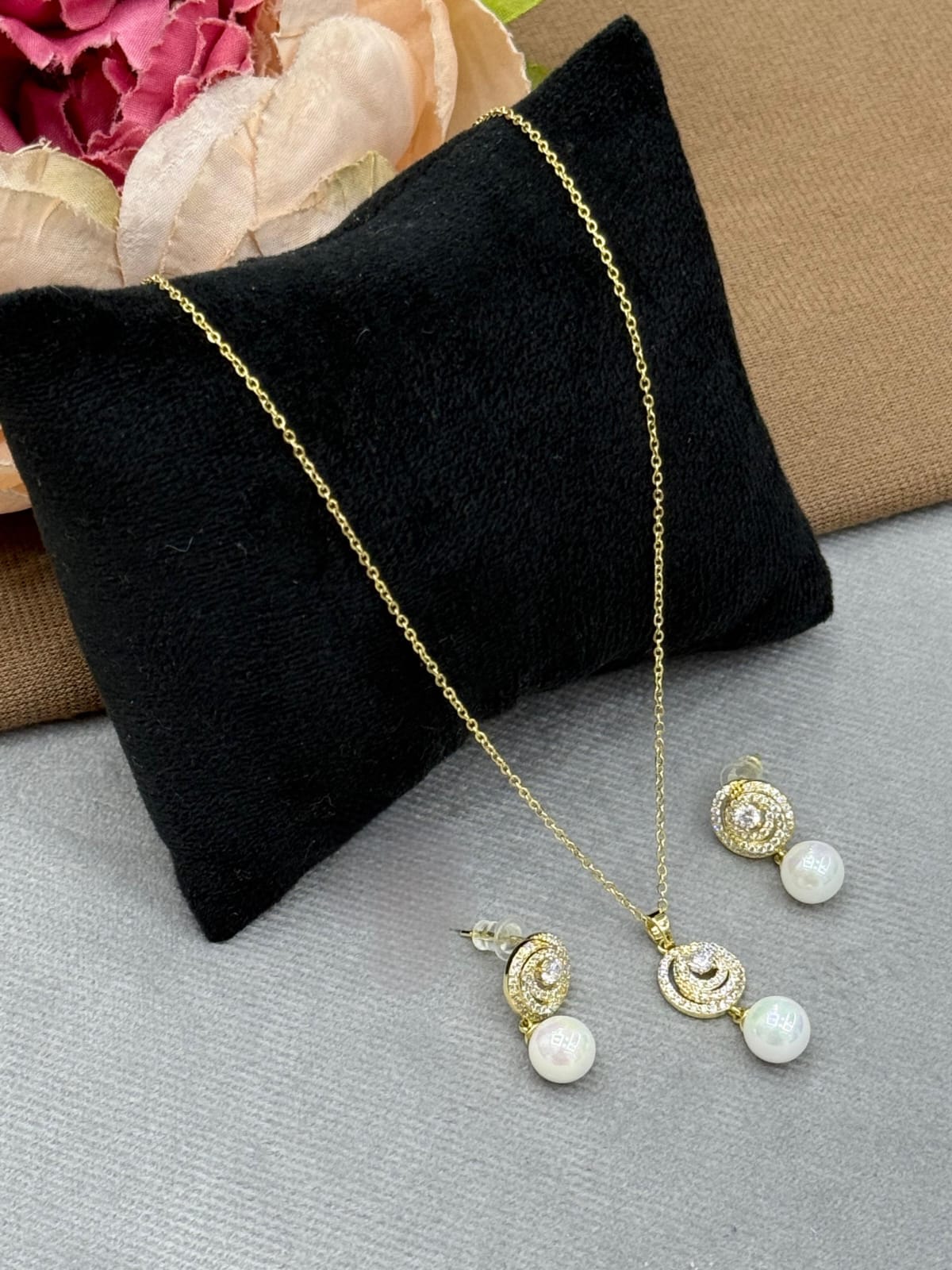 WHITE PEARL WITH GOLD POLISH AMERICAN DIAMOND PENDANT SET