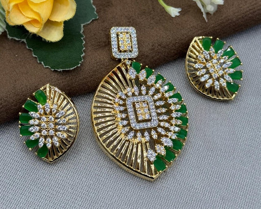 UNIQUE STYLISH GOLDEN POLISH WITH GREEN AD STONE