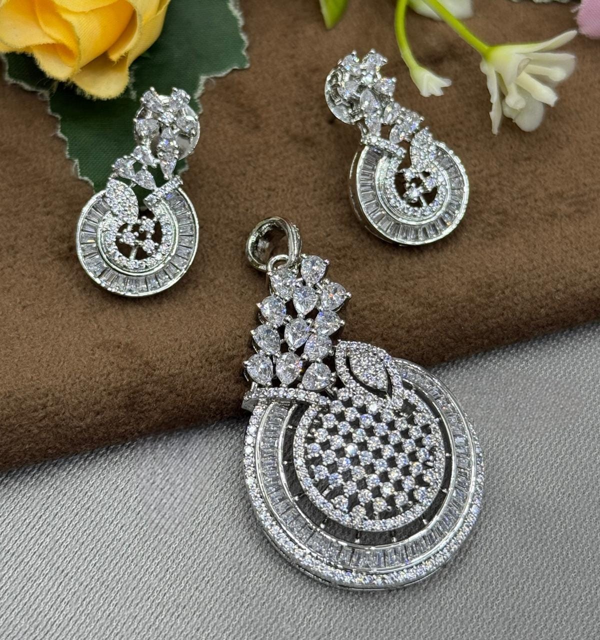 UNIQUE SILVER POLISH PENDANT SET FOR WOMEN