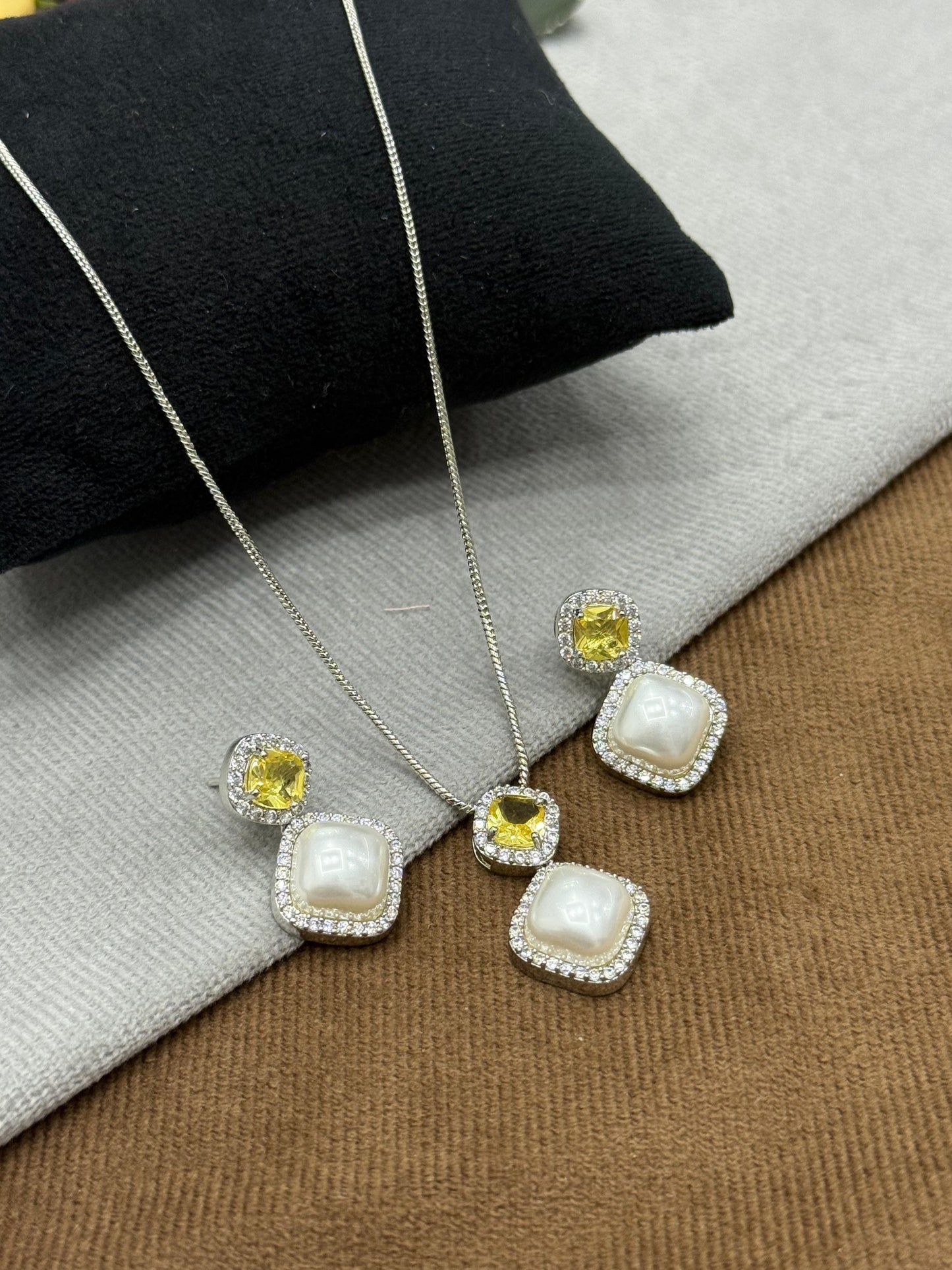 WHITE PEARLS AD STONE PENDANT SET FOR WOMEN