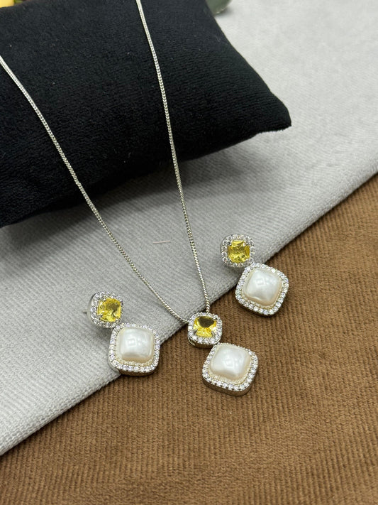 WHITE PEARLS AD STONE PENDANT SET FOR WOMEN